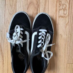 NWOT Vans Black and White Ward Sneakers